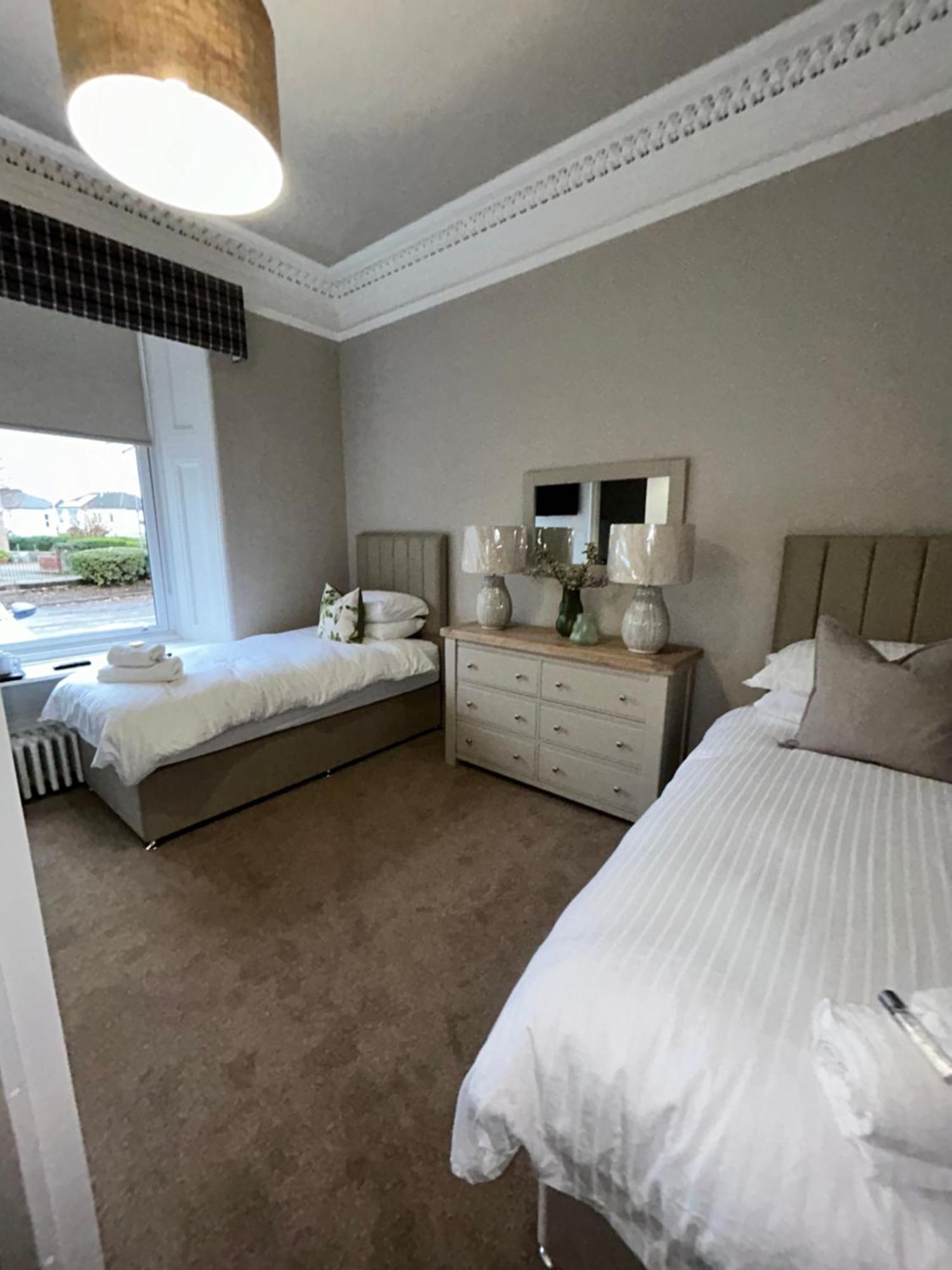 Crookston Hotel Glasgow Buitenkant foto